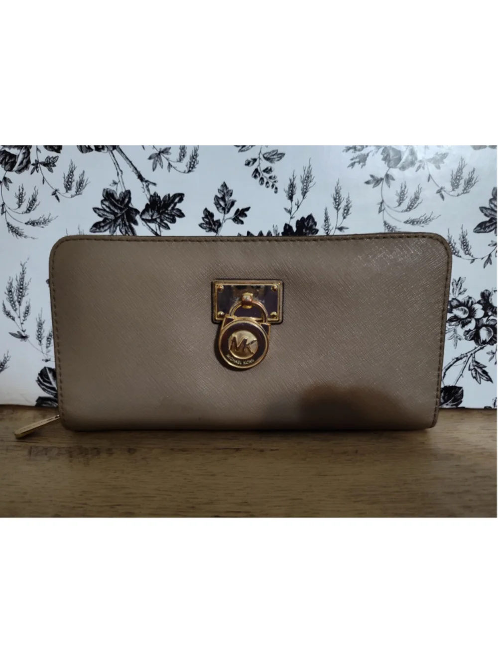 Women's Michael Kors Wallet One Size Beige Gold